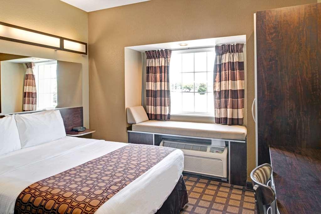 Microtel Inn & Suites By Wyndham Bluffs Council Bluffs Dış mekan fotoğraf