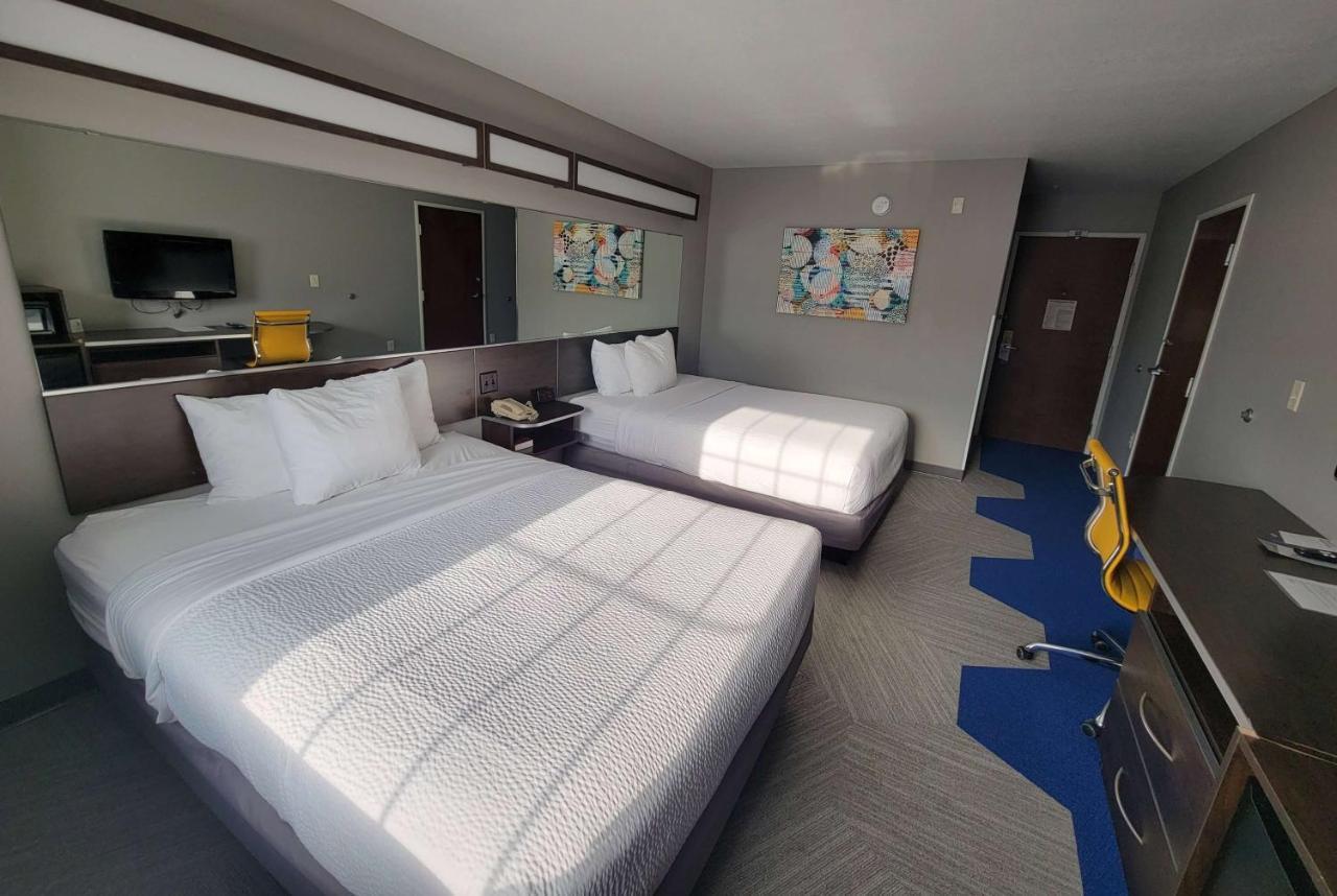 Microtel Inn & Suites By Wyndham Bluffs Council Bluffs Dış mekan fotoğraf